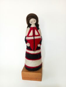 FIGURA DE FIELTRO MUJER SELKNAM